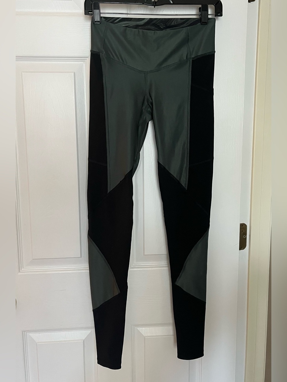 all in motion reversible green and black leggings with pockets